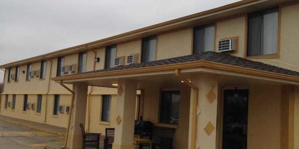 Lyons Inn Extérieur photo